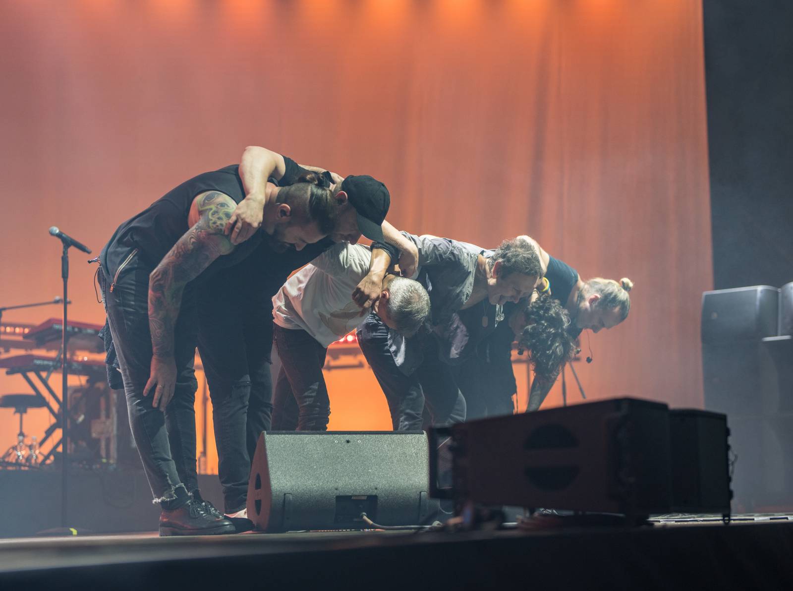 Světelná show, skvělý zvuk a emoce. Okean Elzy hráli v Praze pro Ukrajinu