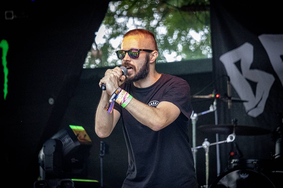 Na volyňské plovárně to zase žije. Festival Summer Punk Party přivítal Moscow Death Brigade nebo Bezlad