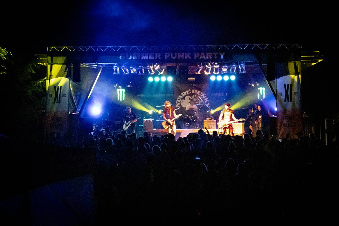 Na volyňské plovárně to zase žije. Festival Summer Punk Party přivítal Moscow Death Brigade nebo Bezlad