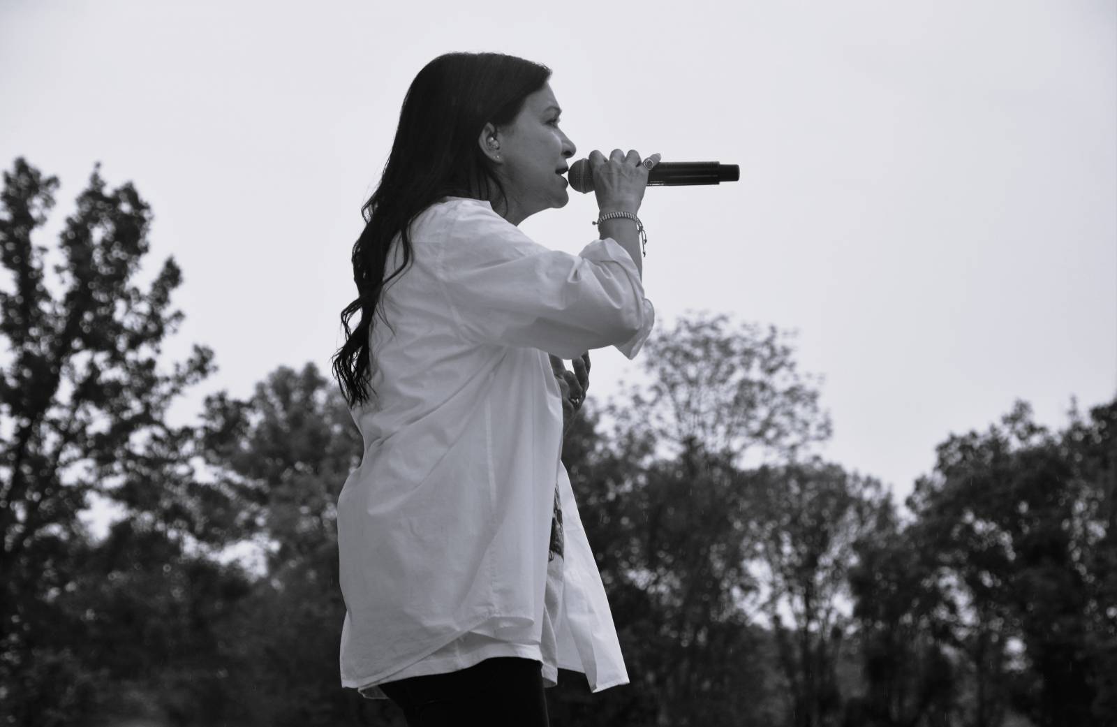 Tomáš Klus se utrhl v Hradci nad Moravicí ze řetězu, Mig 21 vystoupili bez spodního prádla