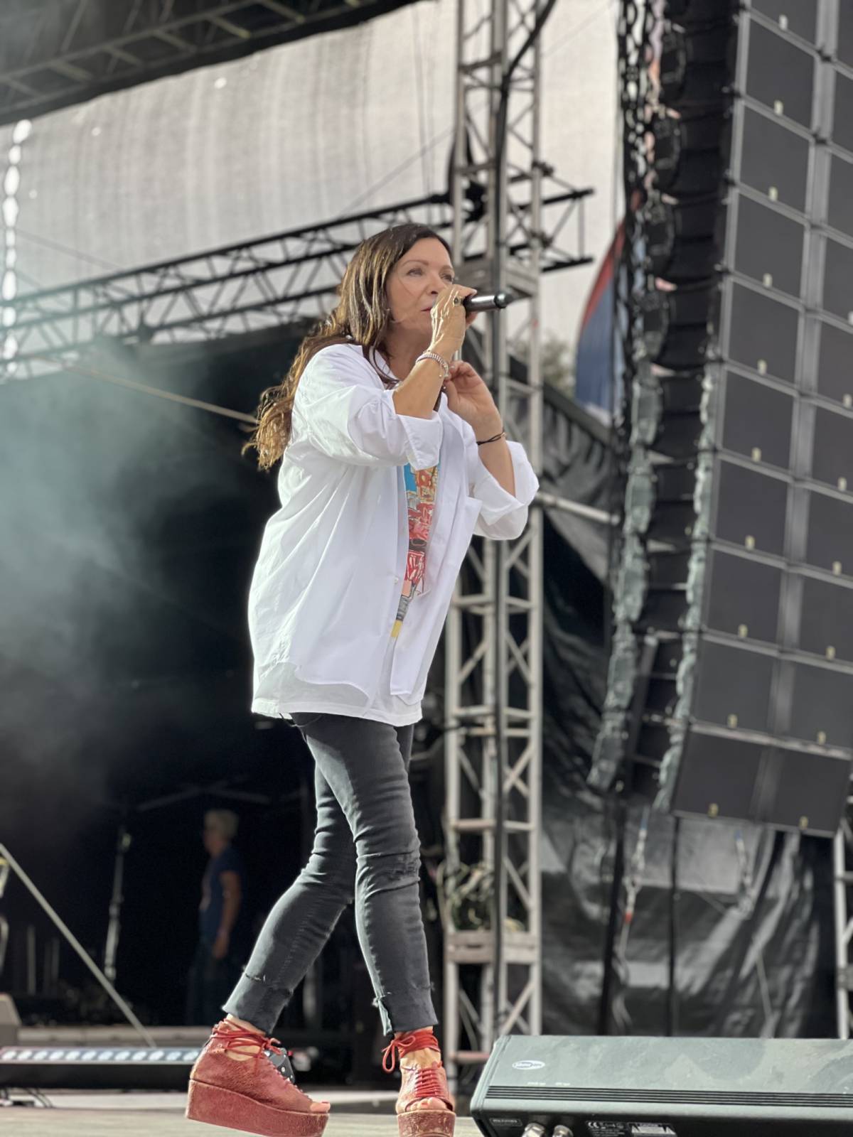 Tomáš Klus se utrhl v Hradci nad Moravicí ze řetězu, Mig 21 vystoupili bez spodního prádla