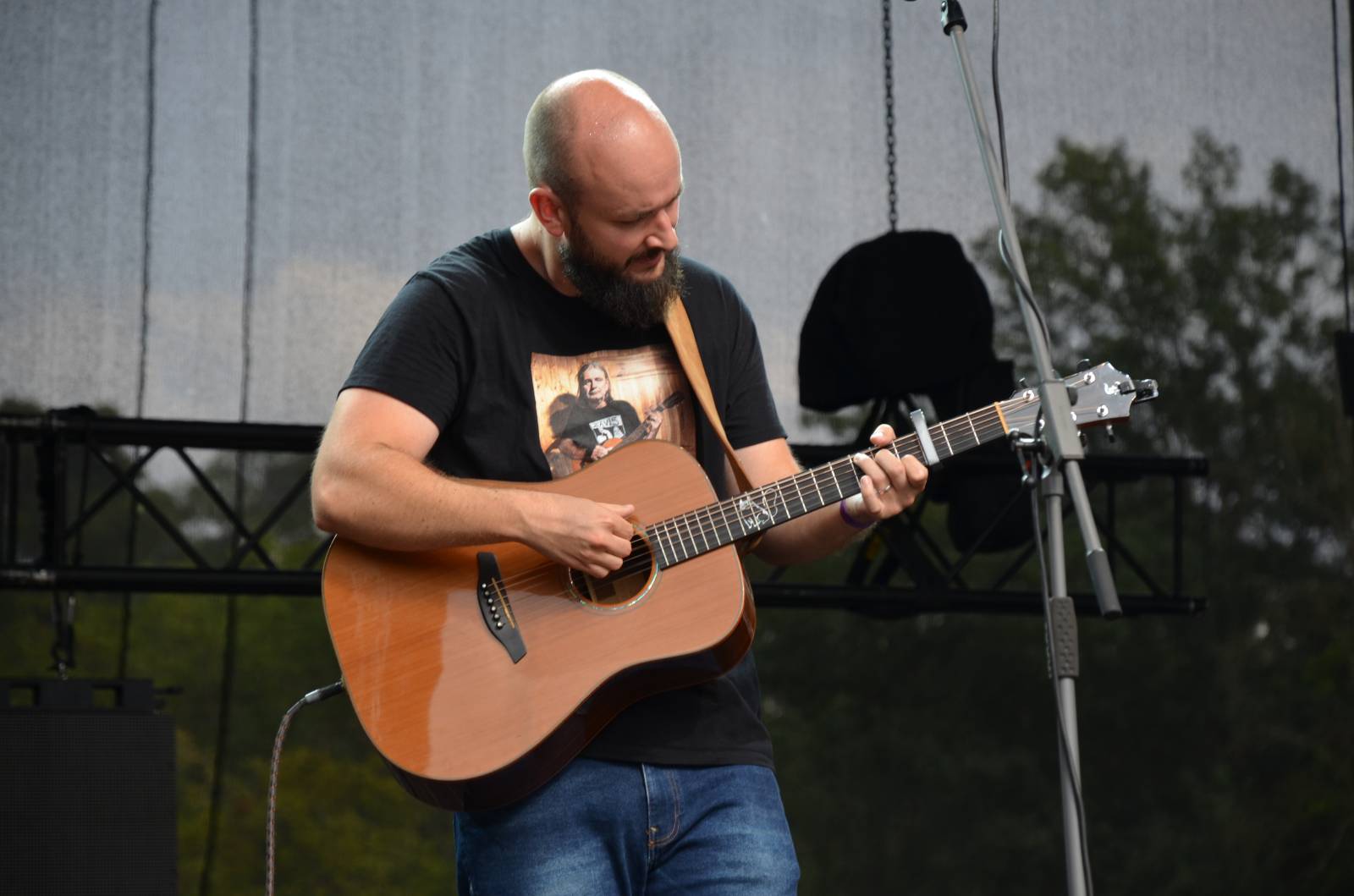 Tomáš Klus se utrhl v Hradci nad Moravicí ze řetězu, Mig 21 vystoupili bez spodního prádla