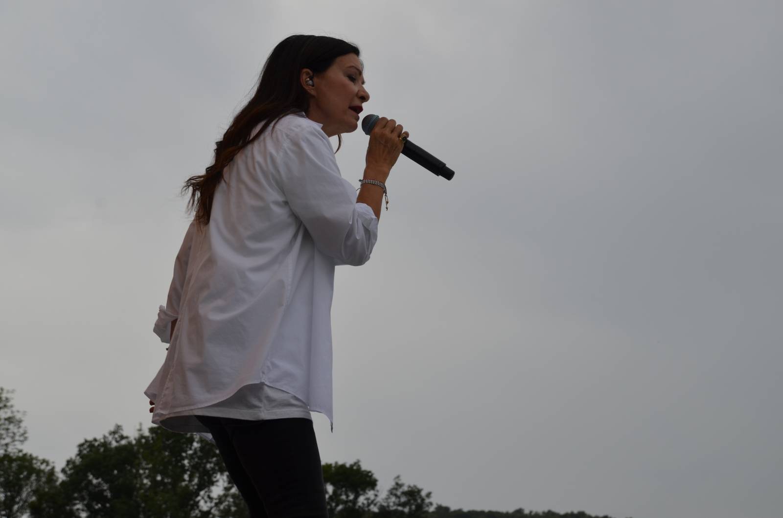 Tomáš Klus se utrhl v Hradci nad Moravicí ze řetězu, Mig 21 vystoupili bez spodního prádla