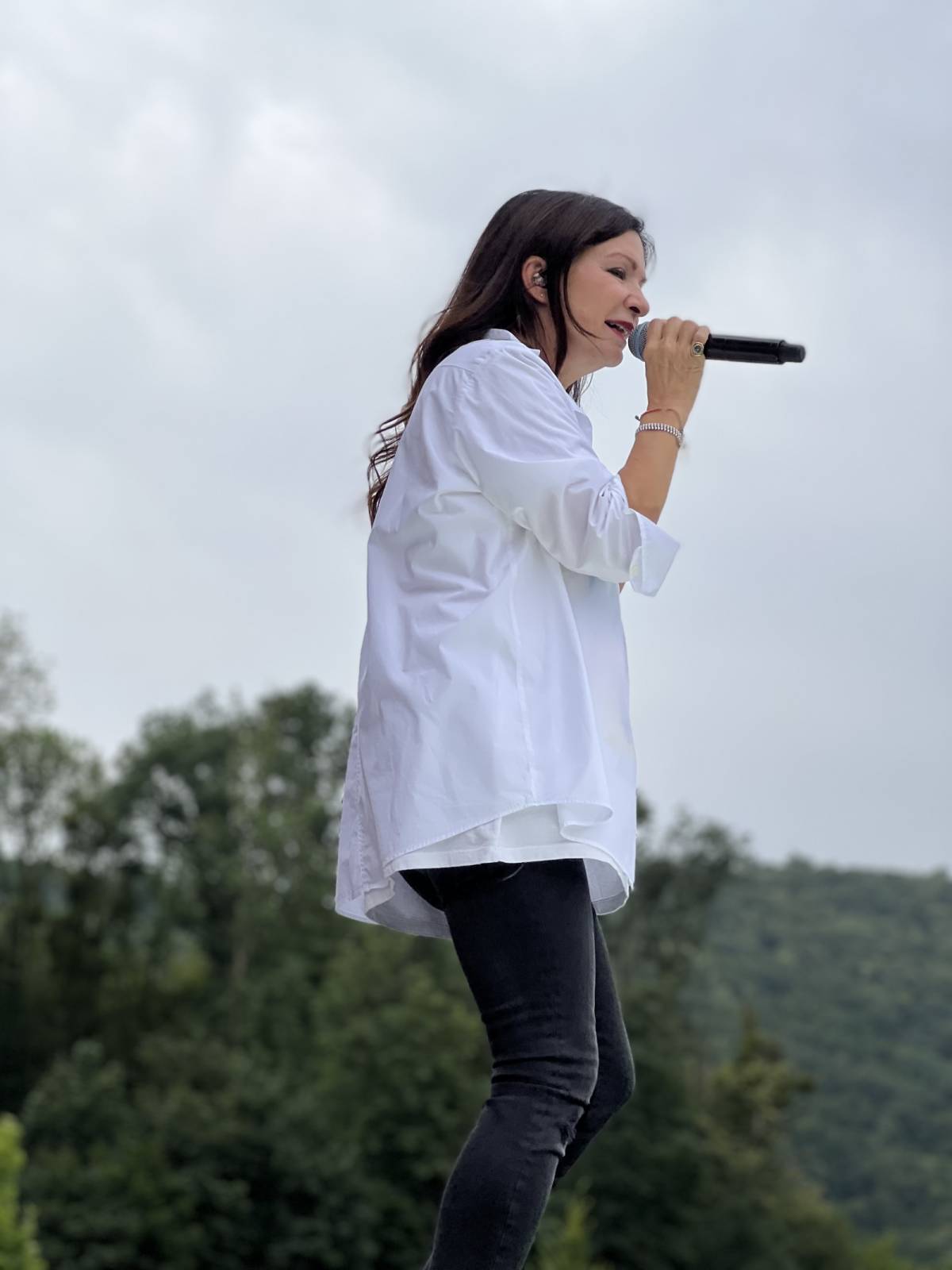 Tomáš Klus se utrhl v Hradci nad Moravicí ze řetězu, Mig 21 vystoupili bez spodního prádla