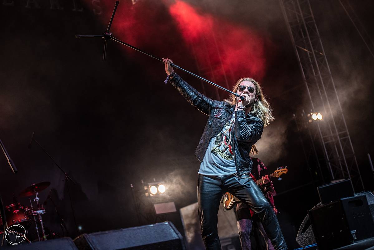 Poslední den festivalu Rock Castle. Vytrvalý déšť fanoušky metalu neodradil