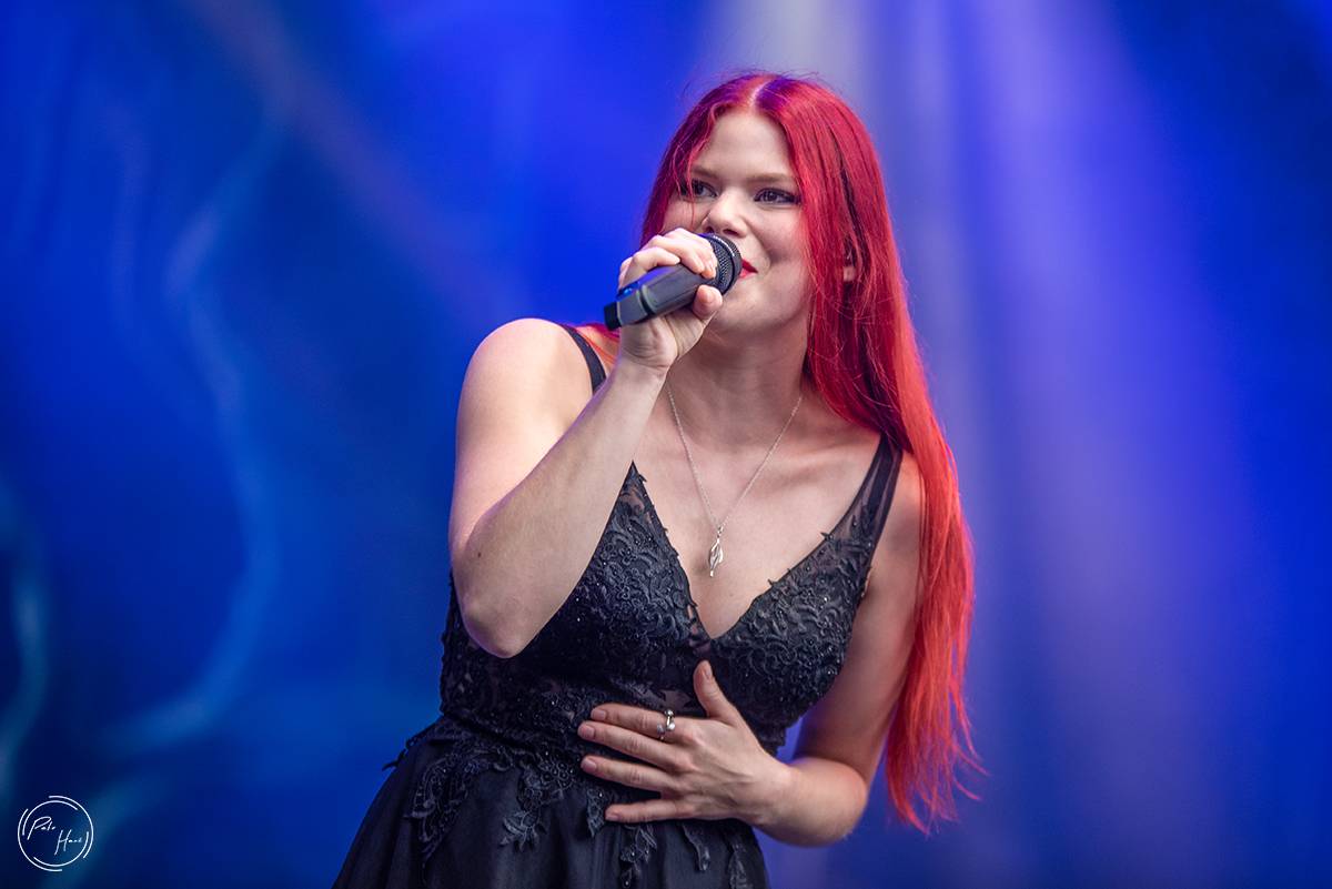 Poslední den festivalu Rock Castle. Vytrvalý déšť fanoušky metalu neodradil