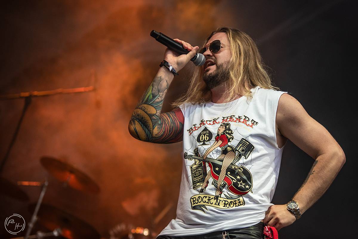 Poslední den festivalu Rock Castle. Vytrvalý déšť fanoušky metalu neodradil