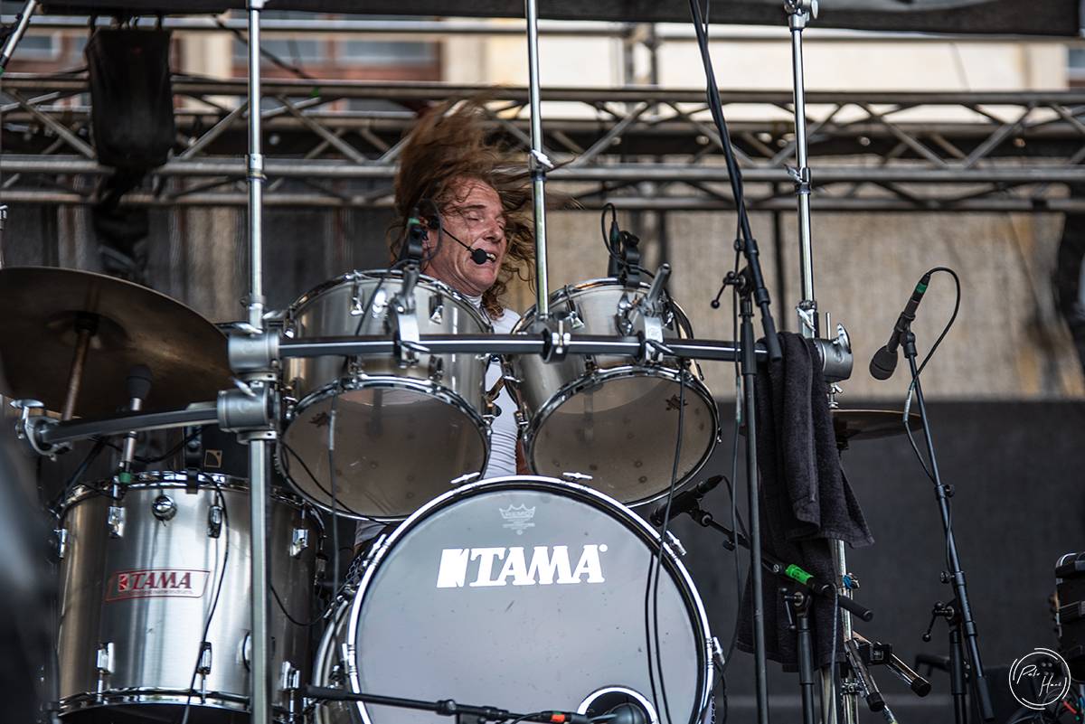 Poslední den festivalu Rock Castle. Vytrvalý déšť fanoušky metalu neodradil