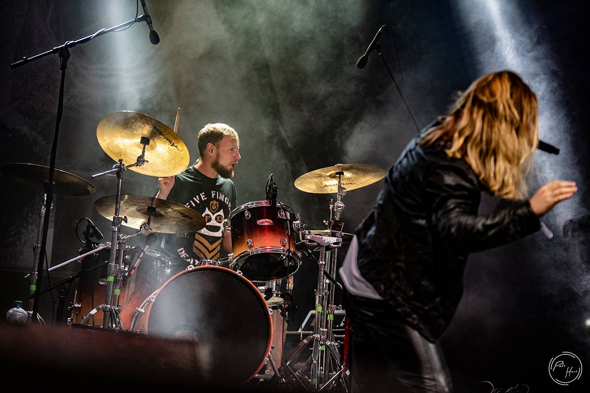 Poslední den festivalu Rock Castle. Vytrvalý déšť fanoušky metalu neodradil