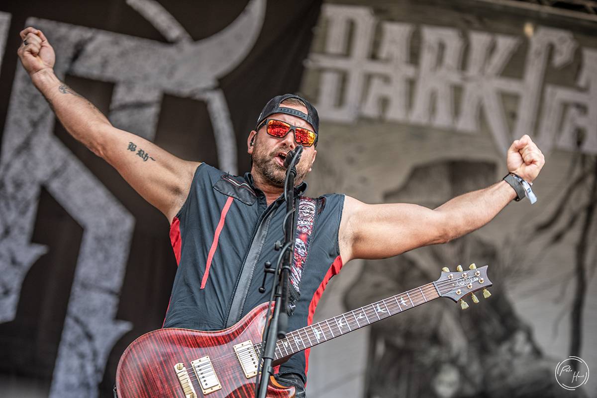 Poslední den festivalu Rock Castle. Vytrvalý déšť fanoušky metalu neodradil