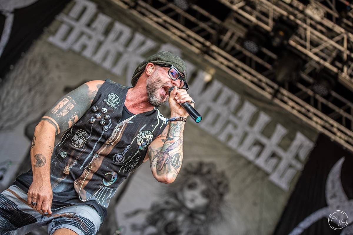 Poslední den festivalu Rock Castle. Vytrvalý déšť fanoušky metalu neodradil