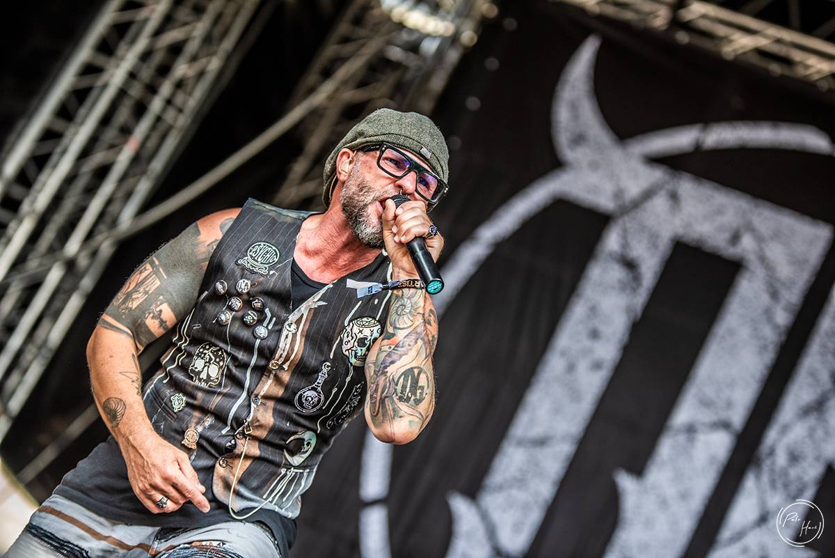 Poslední den festivalu Rock Castle. Vytrvalý déšť fanoušky metalu neodradil