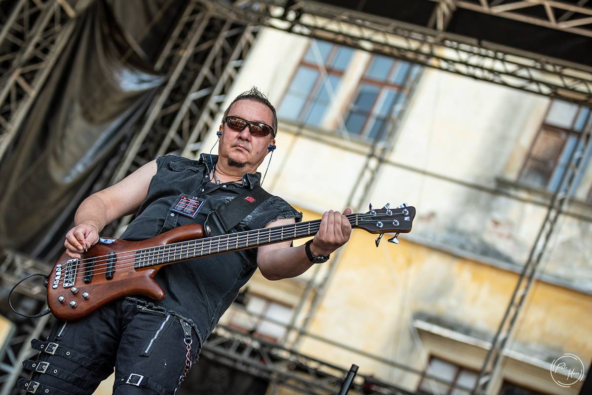 Poslední den festivalu Rock Castle. Vytrvalý déšť fanoušky metalu neodradil