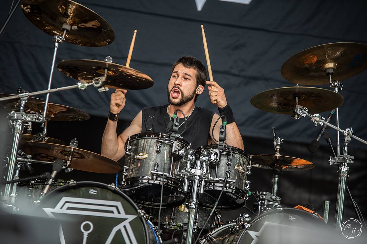 Poslední den festivalu Rock Castle. Vytrvalý déšť fanoušky metalu neodradil