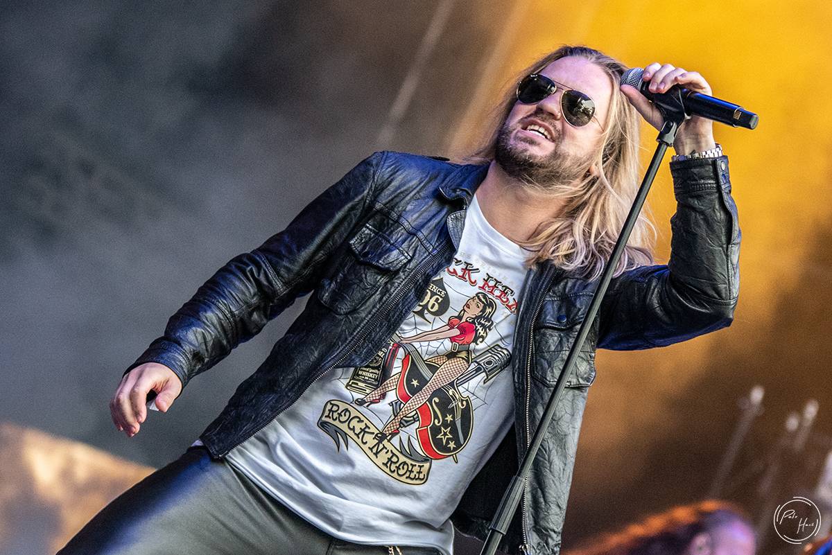 Poslední den festivalu Rock Castle. Vytrvalý déšť fanoušky metalu neodradil