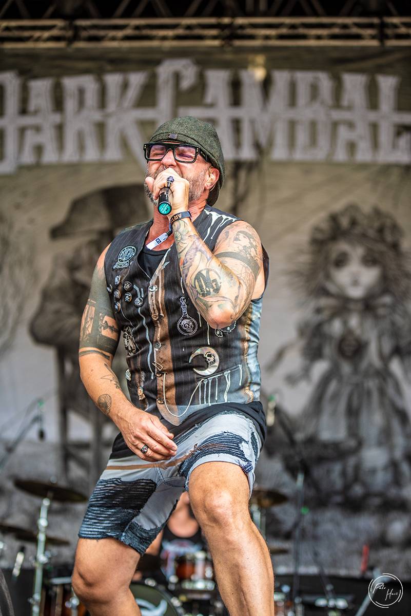 Poslední den festivalu Rock Castle. Vytrvalý déšť fanoušky metalu neodradil