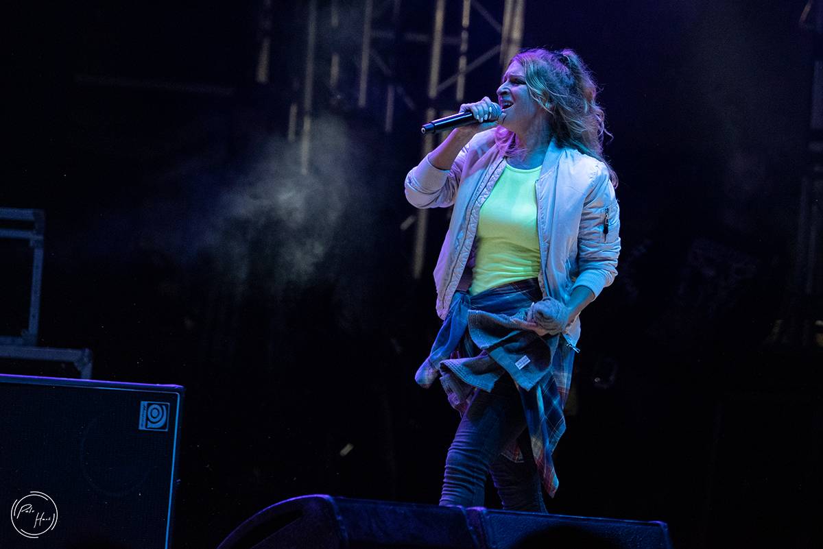 Poslední den festivalu Rock Castle. Vytrvalý déšť fanoušky metalu neodradil