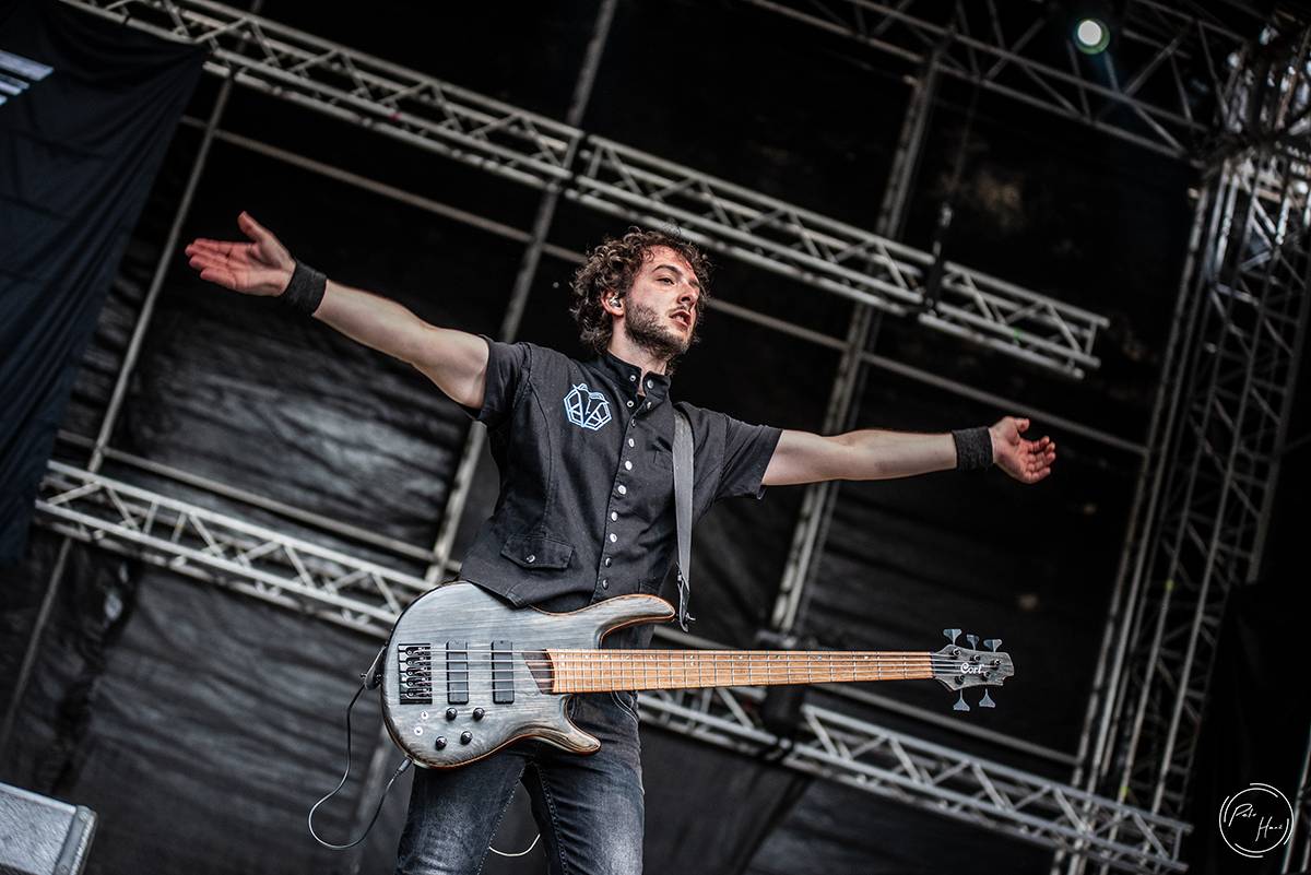 Poslední den festivalu Rock Castle. Vytrvalý déšť fanoušky metalu neodradil