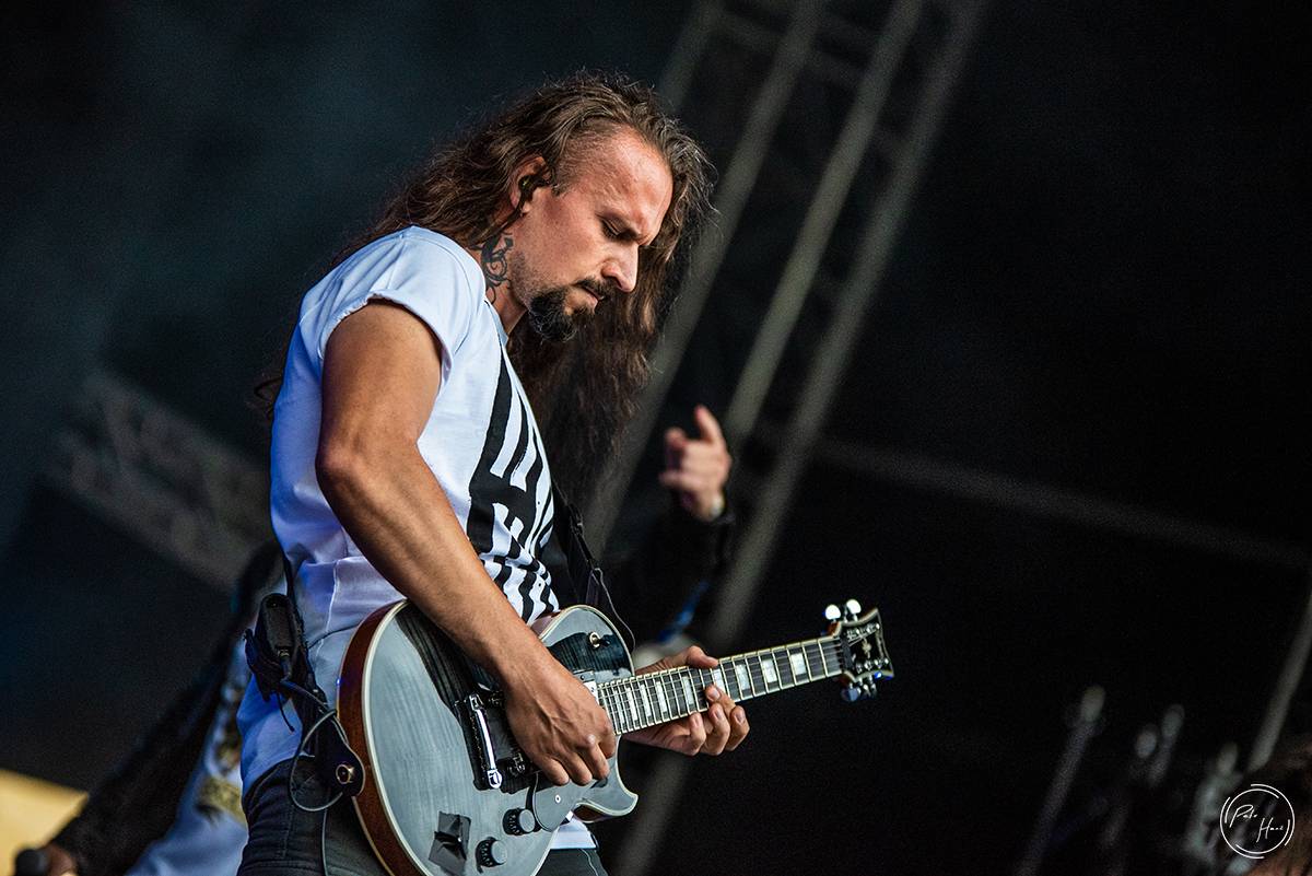 Poslední den festivalu Rock Castle. Vytrvalý déšť fanoušky metalu neodradil