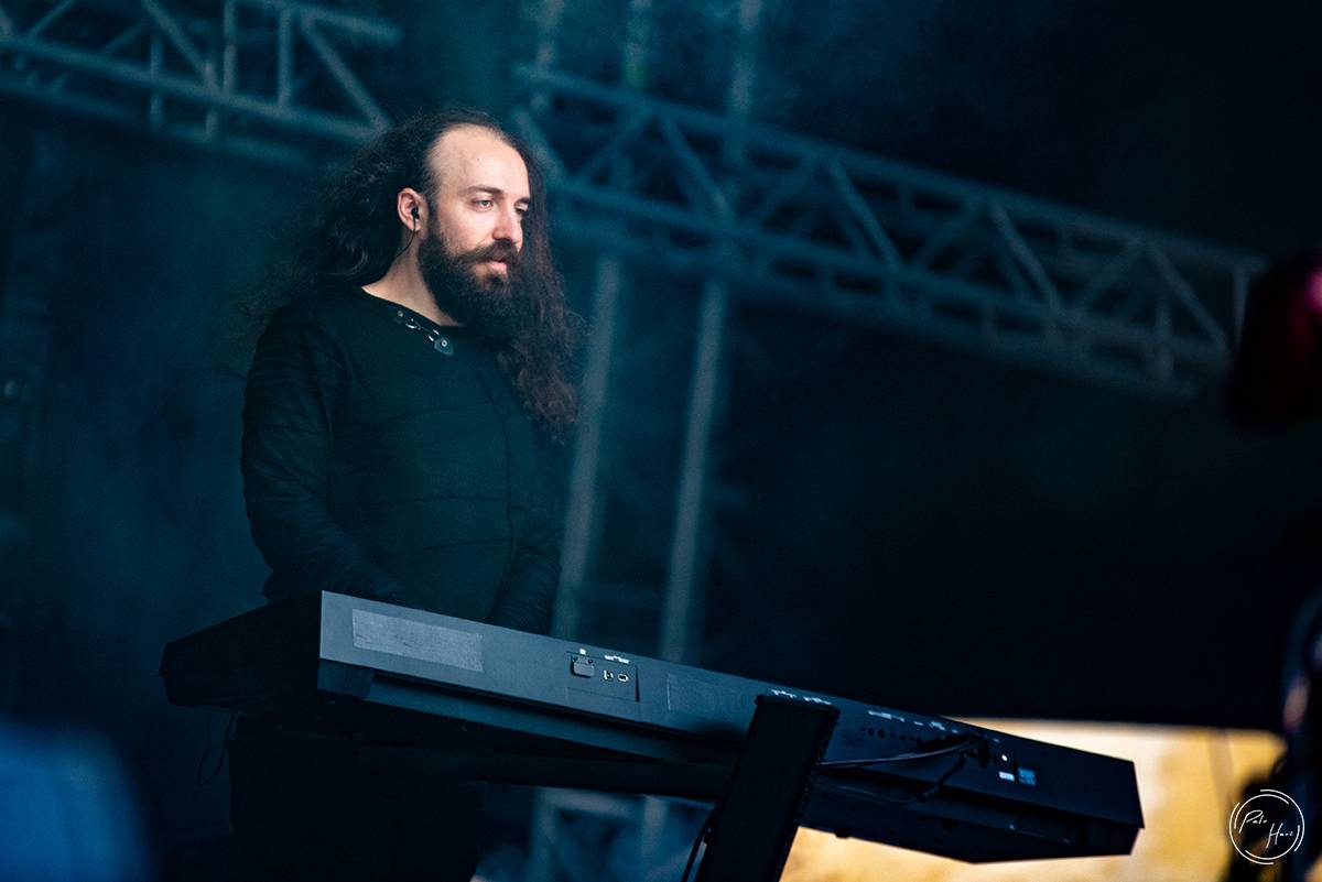 Poslední den festivalu Rock Castle. Vytrvalý déšť fanoušky metalu neodradil