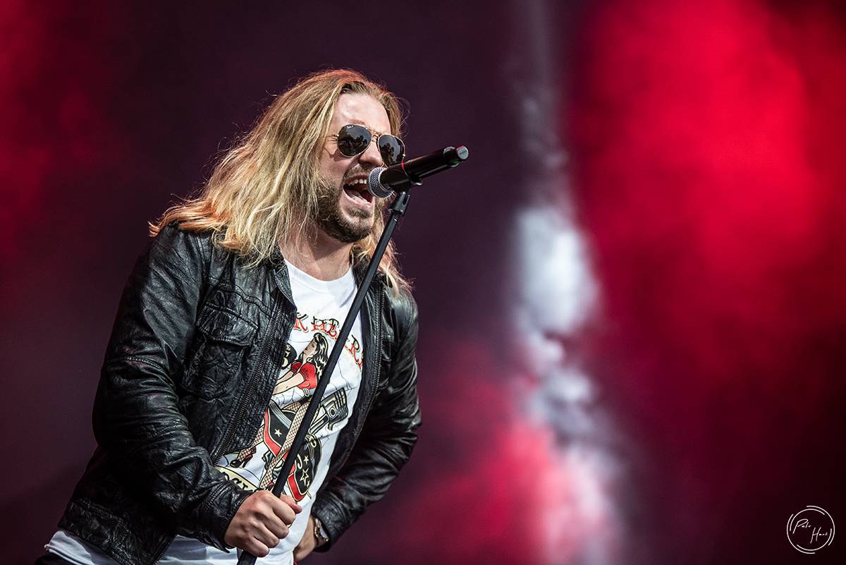 Poslední den festivalu Rock Castle. Vytrvalý déšť fanoušky metalu neodradil