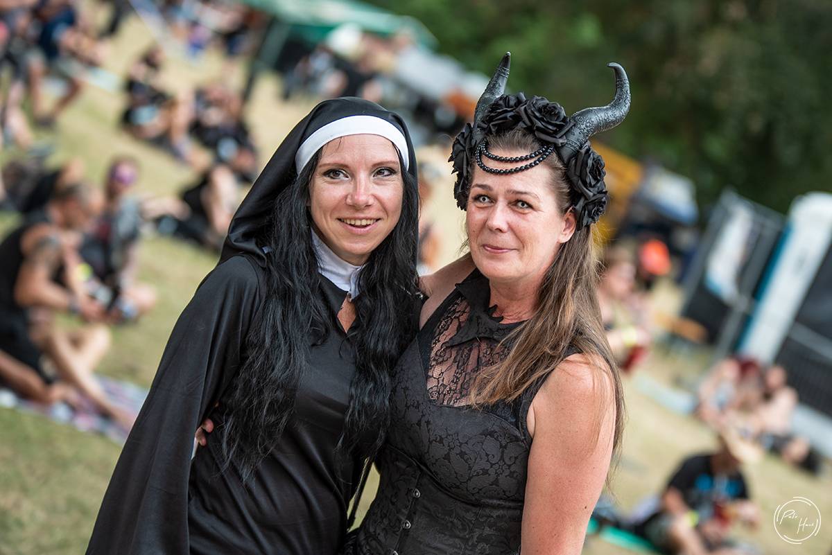 Poslední den festivalu Rock Castle. Vytrvalý déšť fanoušky metalu neodradil