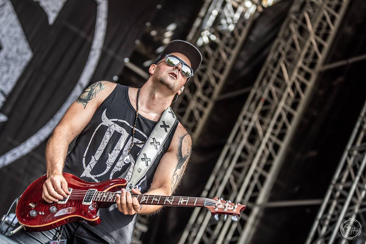 Poslední den festivalu Rock Castle. Vytrvalý déšť fanoušky metalu neodradil