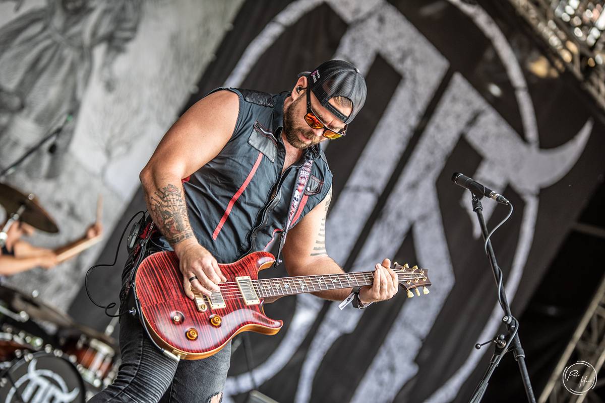 Poslední den festivalu Rock Castle. Vytrvalý déšť fanoušky metalu neodradil