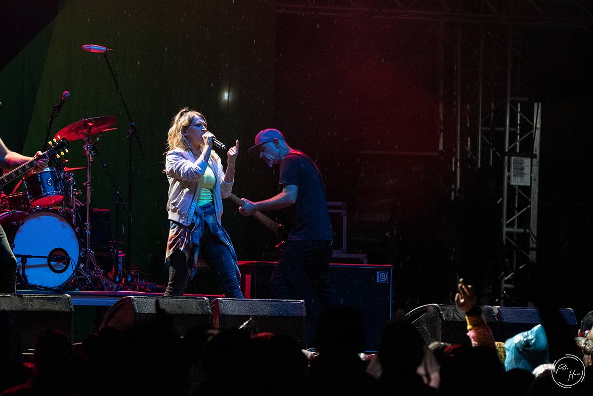 Poslední den festivalu Rock Castle. Vytrvalý déšť fanoušky metalu neodradil