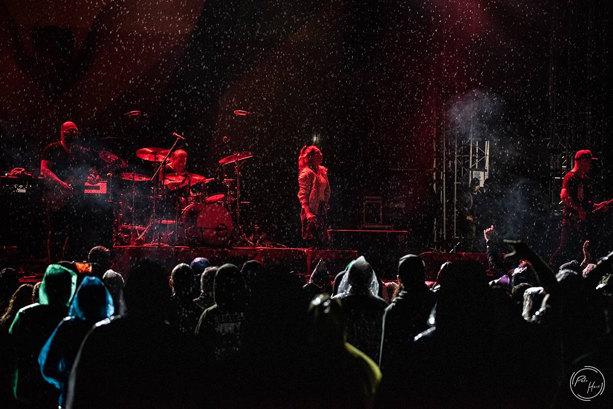 Poslední den festivalu Rock Castle. Vytrvalý déšť fanoušky metalu neodradil