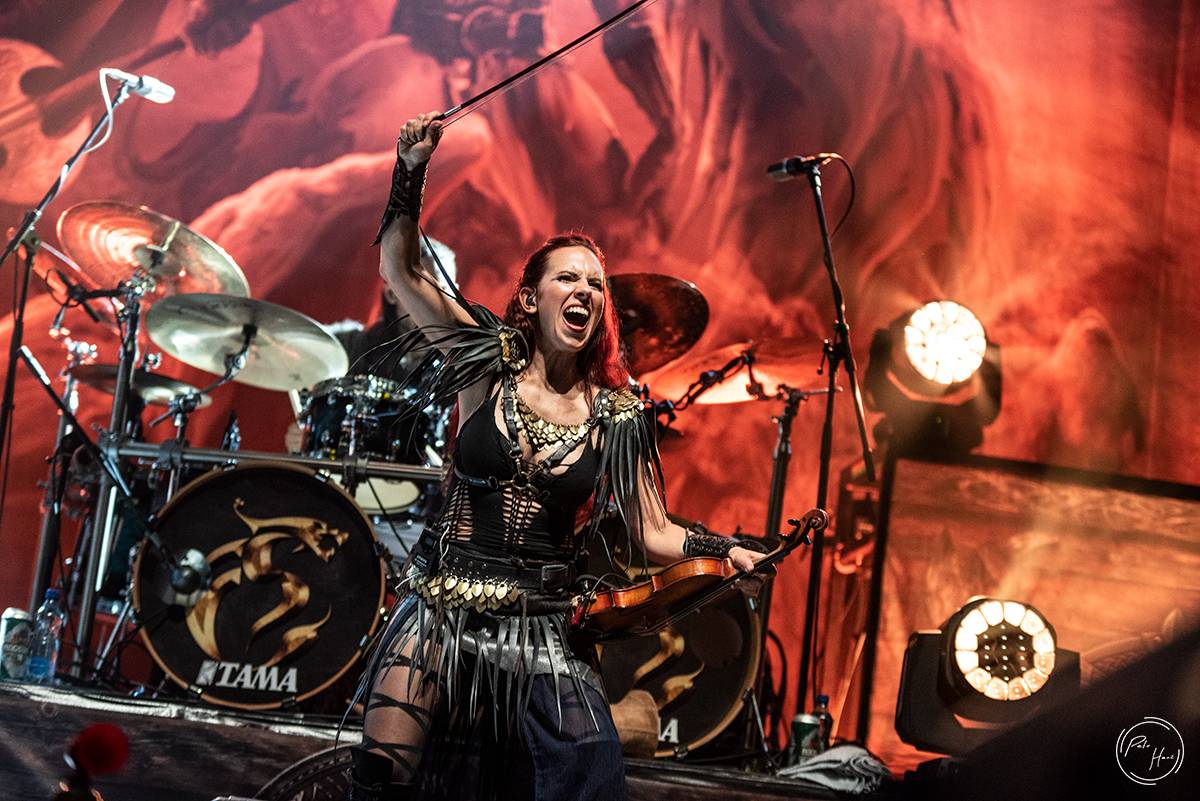 Poslední den festivalu Rock Castle. Vytrvalý déšť fanoušky metalu neodradil