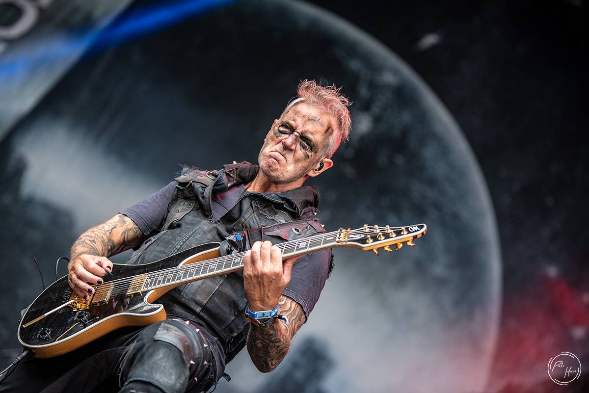 Poslední den festivalu Rock Castle. Vytrvalý déšť fanoušky metalu neodradil