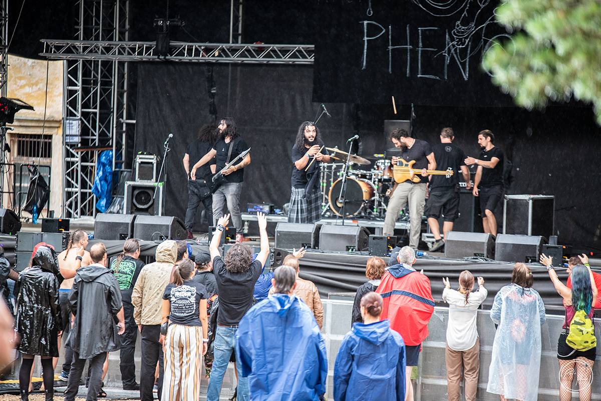 Poslední den festivalu Rock Castle. Vytrvalý déšť fanoušky metalu neodradil