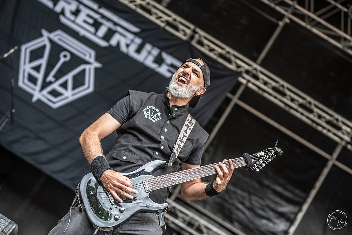 Poslední den festivalu Rock Castle. Vytrvalý déšť fanoušky metalu neodradil