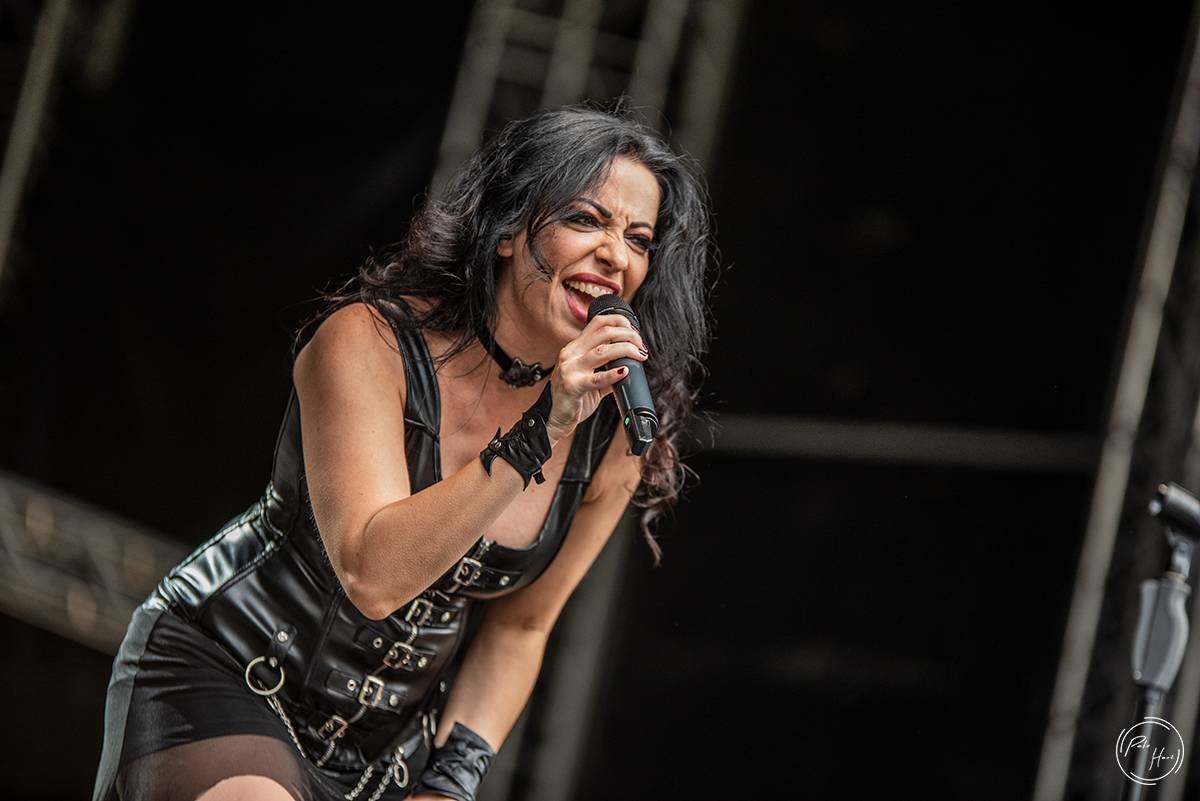 Poslední den festivalu Rock Castle. Vytrvalý déšť fanoušky metalu neodradil