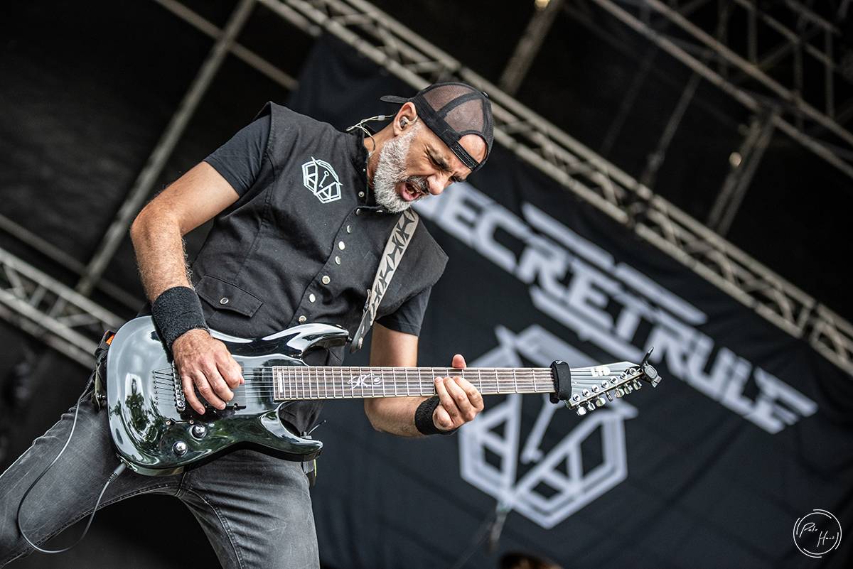 Poslední den festivalu Rock Castle. Vytrvalý déšť fanoušky metalu neodradil