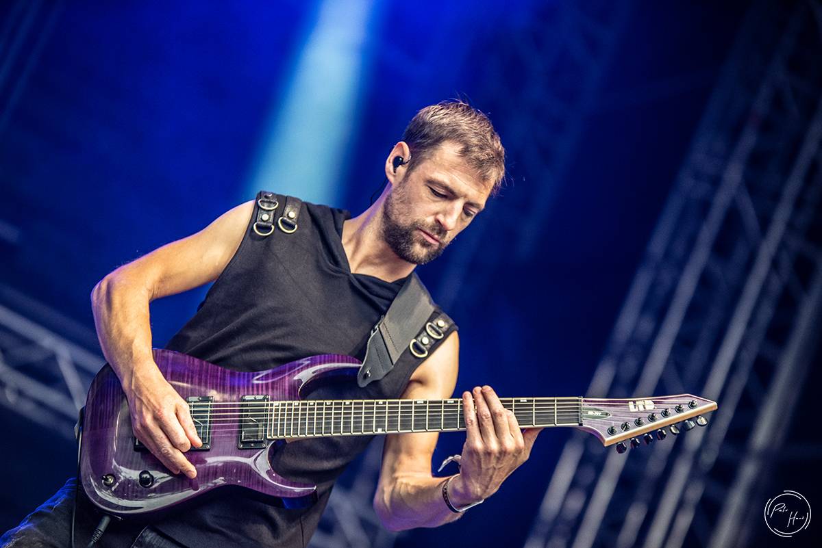 Poslední den festivalu Rock Castle. Vytrvalý déšť fanoušky metalu neodradil