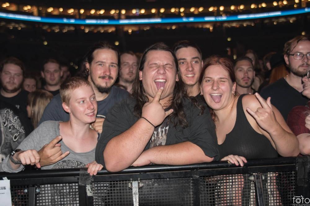 V O2 areně bylo opravdu horko. Sabaton si přivezli show plnou ohnivých efektů