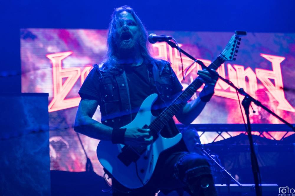 V O2 areně bylo opravdu horko. Sabaton si přivezli show plnou ohnivých efektů