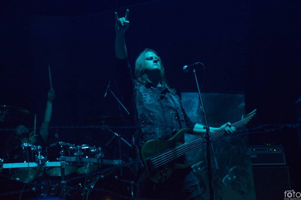 V O2 areně bylo opravdu horko. Sabaton si přivezli show plnou ohnivých efektů