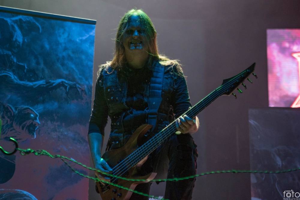 V O2 areně bylo opravdu horko. Sabaton si přivezli show plnou ohnivých efektů