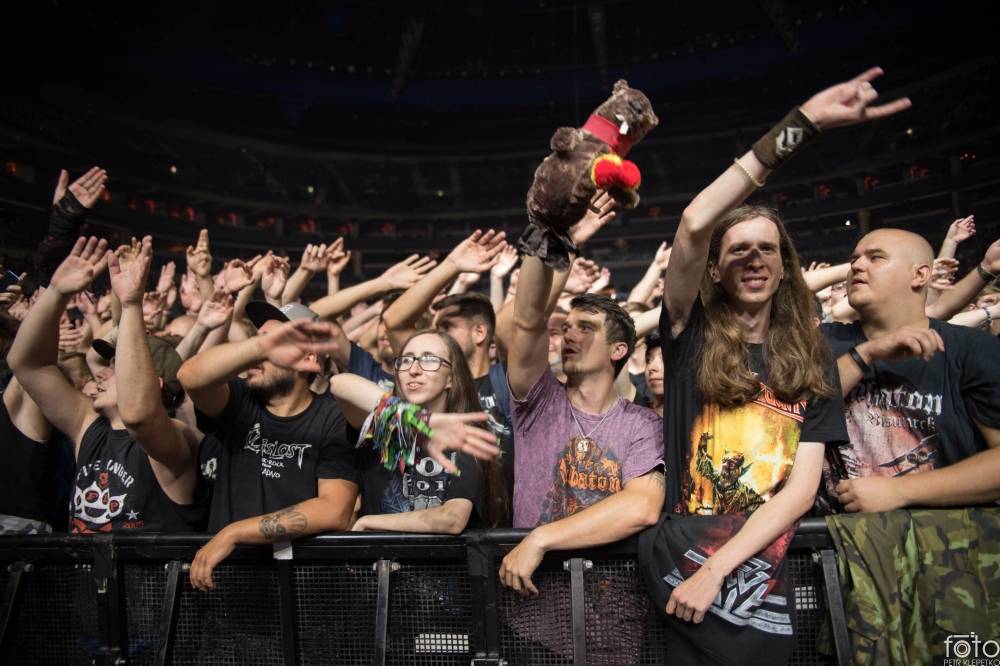 V O2 areně bylo opravdu horko. Sabaton si přivezli show plnou ohnivých efektů