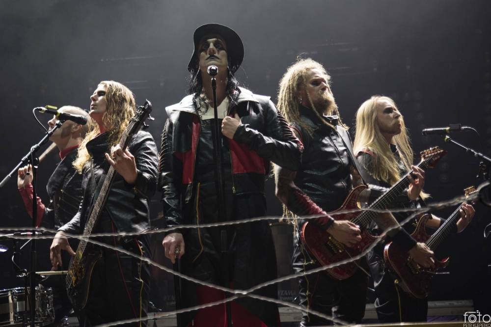 V O2 areně bylo opravdu horko. Sabaton si přivezli show plnou ohnivých efektů