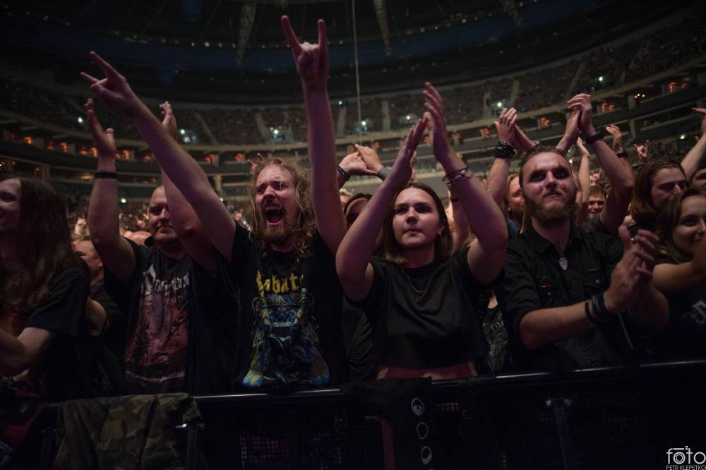 V O2 areně bylo opravdu horko. Sabaton si přivezli show plnou ohnivých efektů