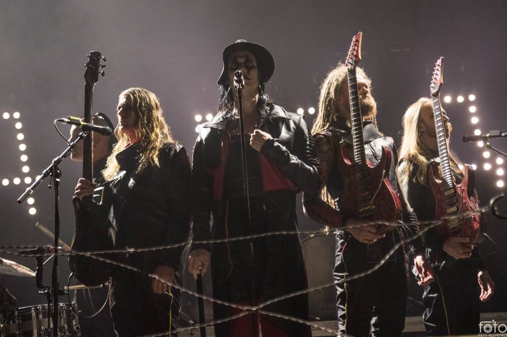 V O2 areně bylo opravdu horko. Sabaton si přivezli show plnou ohnivých efektů