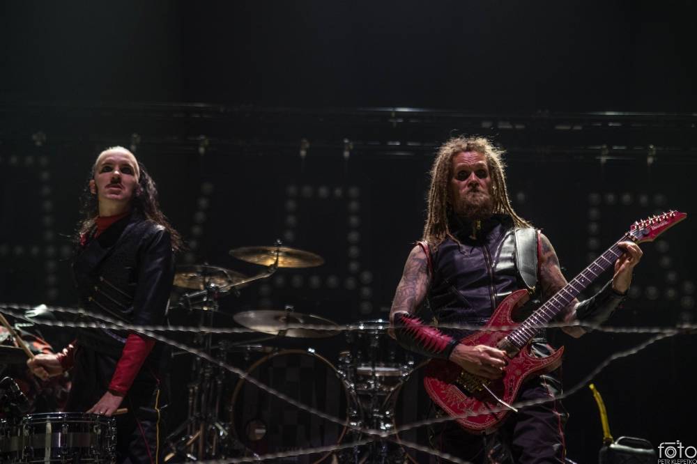 V O2 areně bylo opravdu horko. Sabaton si přivezli show plnou ohnivých efektů