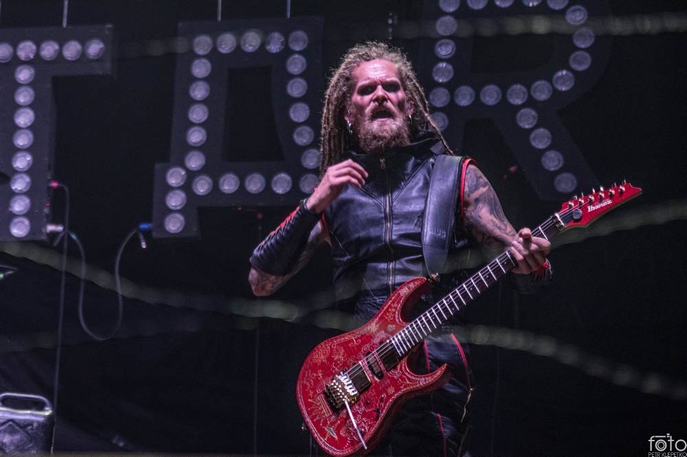 V O2 areně bylo opravdu horko. Sabaton si přivezli show plnou ohnivých efektů