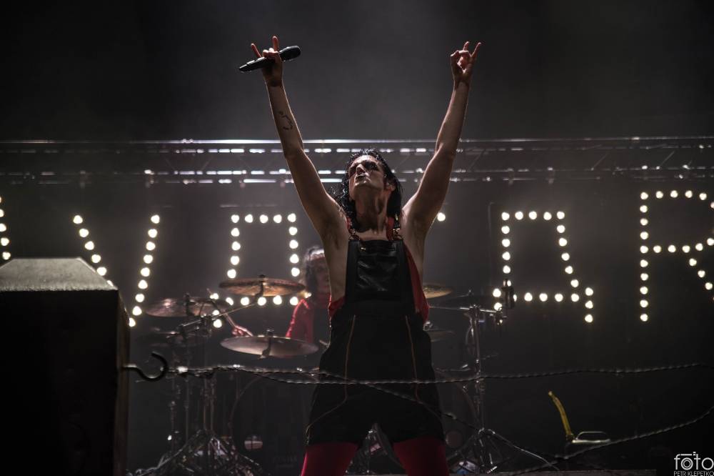 V O2 areně bylo opravdu horko. Sabaton si přivezli show plnou ohnivých efektů