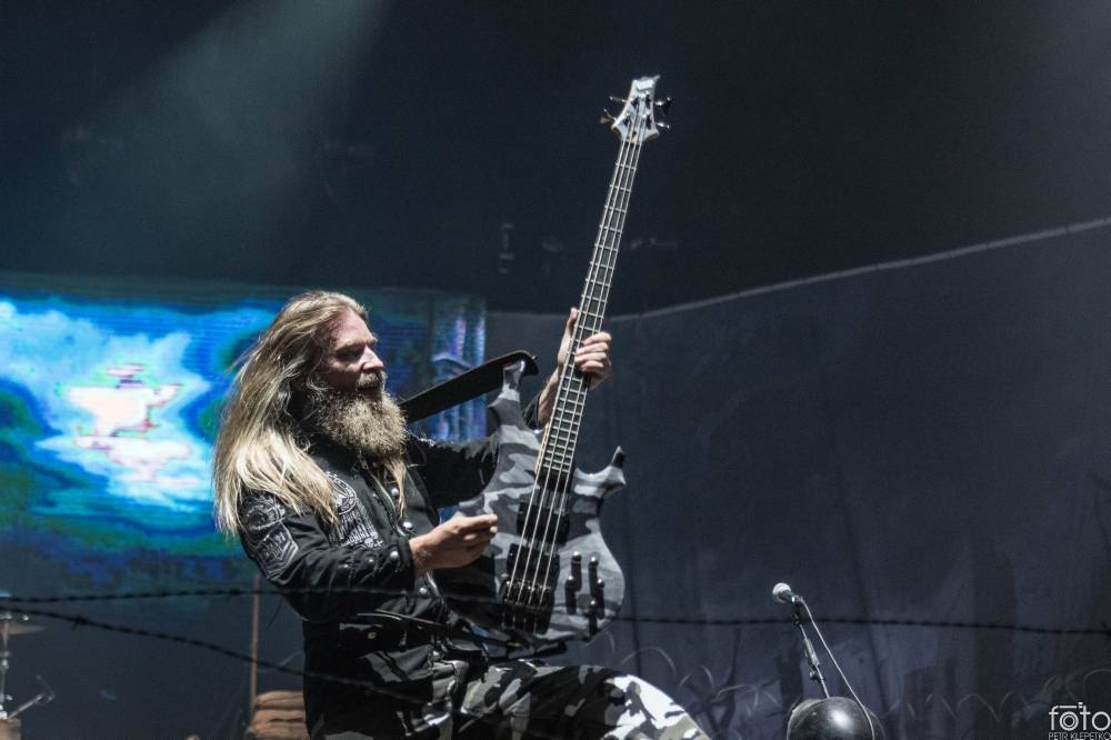 V O2 areně bylo opravdu horko. Sabaton si přivezli show plnou ohnivých efektů