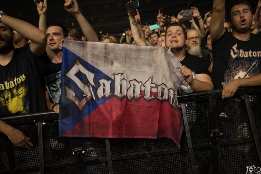 V O2 areně bylo opravdu horko. Sabaton si přivezli show plnou ohnivých efektů